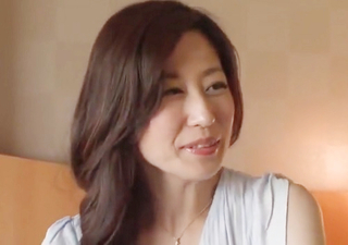 【不倫人妻】「あぁ♡恥ずかしぃ♡」めちゃくちゃ清楚で美しい三十路の素人奥様とホテルで濃厚なNTRセックスを楽しんじゃう！