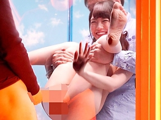 【逆転MM号】素人のエッチを勝手に見せつけ!美乳美女が露出してSEX!アイドル級の美少女とエッチ!