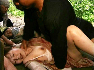【ヘンリー塚本】肉欲の戦地～ ゲリラに捕まった家族、父親は殺され母親と娘はレイプされてしまう戦地での悲劇！