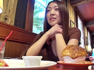 【流出】２５歳のWebデザイナーを部屋にナンパ♡「なんで撮ってるの？」Gカップの美人なお姉さん