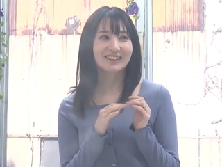 【MM号】「やだっ！何ですか！？」友達に呼ばれてやって来た奥様！32歳のアラサー妻が身代わり脱出ゲームに挑戦！