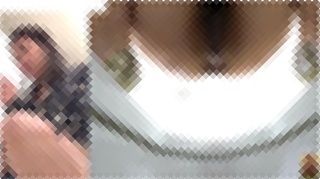 【熟女のトイレ排泄】おばさんが肛門を広げて臭そうなウンコを捻り出す動画。