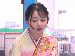 SEXしないと脱出できないマジックミラー号で美少女JDとゼミの先生が2人きりに！袴を脱がし教え子と濃厚セックスのエロ企画！