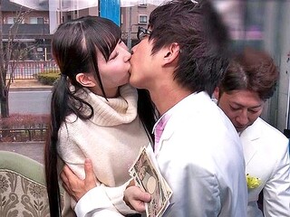 ［ﾏｼﾞｯｸﾐﾗｰ号］素人ナンパ‼『わたし彼氏いるのに…❤』イケメン男優に口説かれて秒で裏切るロリカワ彼女さん❗