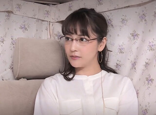 上品セレブなメガネの女子アナ人妻を赤坂でナンパ～下着調査を口実のセクハラ痴漢で強制発情＆なし崩しのNTR即ハメ中出し不倫♡