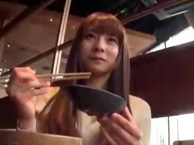 ナンパされた若妻がナンパ師に言いくるめられ旦那に内緒でハメ撮り中出し！