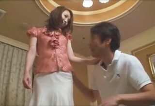 〈人妻バイト〉そうして恐らく彼女は夫に言うのです。まあパートみたいなものだけど私ちょっと働いてるの。ええ肉体労働よww