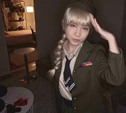 コスプレしながらのエッチが楽しくなってしまった美少女！今日は女将校のイメージで尋問イメプレです！