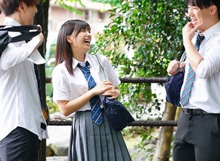 【女子校生NTR】幼少期から知ってる男子をその気にさせ激しく混じり合う10代娘