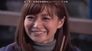 美乳で華奢な女房が温泉でオーラルセックスと猥褻行為！このほっそりとした身体が堪らない！疼くカラダを責め立てる秘密の性の発情がたっぷり！