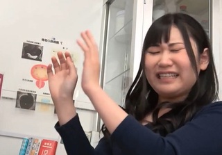 《美魔女な人妻》「だめだめっ♥恥ずかしぃ♥」羞恥する美熟女おばさんにおちんぽボロンっ！して中出ししてあげるｗｗ