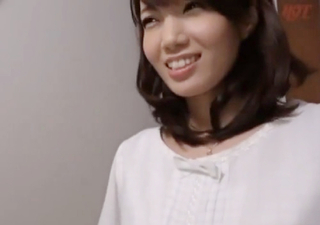 人妻ナンパ「恥ずかしぃですね♡」スレンダー巨乳おっぱいの清楚美人で優しい雰囲気の素人美魔女・美熟女おばさんと濃厚セックス