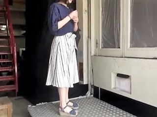 〖センズリ鑑賞〗大人しそうでキレイな奥さんも反り返るイチモツには弱かった？性格良すぎて断れないから…