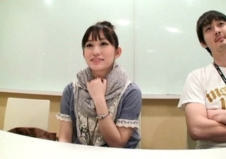 《チアコスで中出し》「生気持ちぃ♥」現役女子大生AV女優の大沢美加にホテルでチアリーダーのコスプレさせて中出し交尾！ｗ