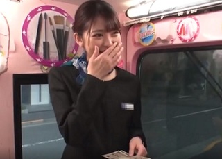 【素人ナンパ美少女】困惑しながらもアソコダダ漏れで我慢できずに挿入許す女の子