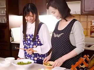 ＜親子丼＞実家に帰省したエロ貧乳若妻を肉便器調教！絶倫義父の背徳不倫に嫉妬するエロ巨乳な母を利用し羞恥な3Pハーレム！