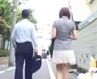 【人妻巨乳】早朝からゴミ捨てしバスで寝取られる美熟女