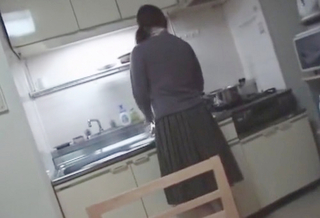 《痴女な人妻》「うふふ♡」知らない男を自宅に招き入れて、積極的に誘惑する変態淫乱人妻がエロくて最高！！ｗ