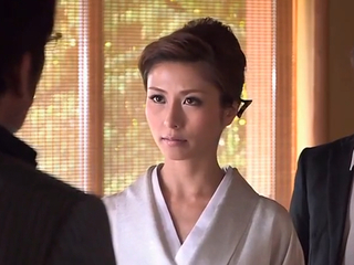 刑務所暮らしの旦那に代わり組を纏める美人な極道の妻❤淋しさで夫との馴れ初めを思い出し激しいセックスで身もだえる姿を妄想…