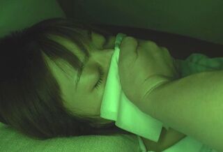 ショートカット女子を眠らせた状態で犯す睡眠姦でハメて中出し、顔射 月乃ルナ