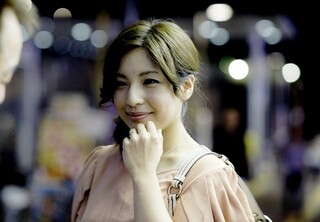 ☆人妻ナンパ☆ ３０歳だという性欲の詰まった大きなオッパイとムッチムチの鬼盛りデカ尻がひと際目を惹く女盛りの人妻がとびきりスケベな淫乱メス犬に豹変！中野の繁華街で突然声を掛けてきた名前も知らないナンパ師に洗ってもないヌルヌルの雌穴を虐め抜かれて激しく興奮した人妻が魅せる淫らな姿を見逃すな！