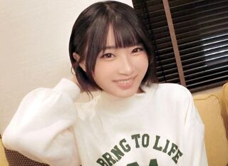 ショートヘアの２０歳お姉さんをナンパして即ハメ成功♡感度良好パイパンマンコをクンニで疼かせてねっとりフェラに肉食ＳＥＸで絶頂