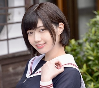 制服とは似つかないエロ行為！こんなエチエチ娘と激しく交わりたい！