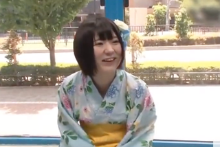 〈マジックミラー号〉花火にイク途中の女子大生を野球拳で剥いたらむっちり貧乳ロ●体系！合法です！頂くしかない！ww