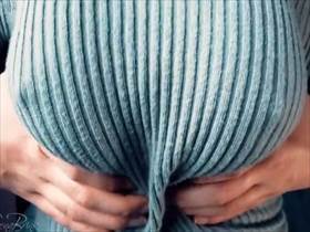 【個人撮影】セーターの上から勃起した乳首がわかる！爆乳を自分で揉みしだく様子を自撮りした映像がクソエロい