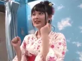 ナンパされた浴衣娘が謝礼につられて野球拳に挑戦！デカチンポを挿入され乱れまくり！