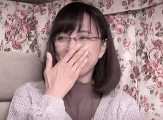 「５５のおばさんですよ？」美魔女をナンパ！メガネで上品なセレブ熟女！五十路を越えても性欲旺盛