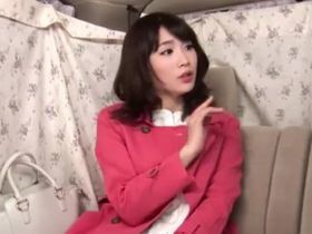 雑誌アンケートを装いナンパしたセクシーボイスの人妻をハメ落として中出し！
