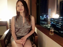 最高な美女と最高の場所で♡夜景よりも輝く28歳のフリーダンサーは日頃から痴漢される事を妄想するムッツリスケベ♡