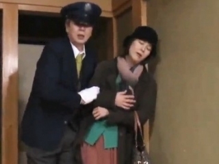 〖ヘンリー塚本〗運転者さんお願いがあるの‥ ちょっと気分が悪いから、介抱してくださるかしら？