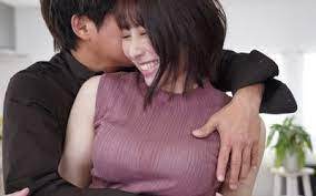 笑顔が素敵な色白美人妻がAVデビュー！初めて味わう男優のテクに激しく絶頂！