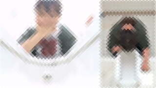 地味顔女子校生のトイレ嘔吐動画。逆流したゲロが鼻からも垂れ落ちる･･･痛そう。