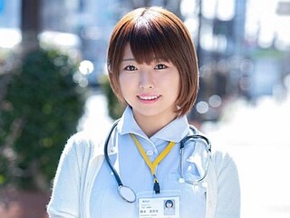 《MM号×素人ナンパ》激カワすぎるショートカット看護師を相手に興奮セックス♡ナース服姿で着衣挿入！