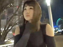 新婚ホヤホヤの若妻さんがナンパに付いて行き不倫セックス