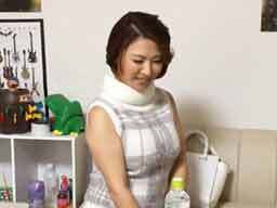奥様が若い男にナンパされ部屋に上がり込み濃厚不倫セックス