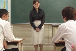 〈おばさん教師〉生徒の補習でローター装着がバレてしまったババアは童貞に中出しの刑に処される！ww