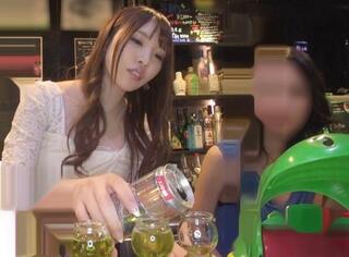 気に入ったお客さんをお持ち帰りして食い漁るバーのママさんｗｗホテルに誘って即ハメしたら男慣れしたマンコがガチ悶絶して本気イキ