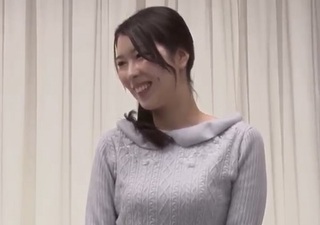《NTR企画》「お、夫がいるのに…♡」寝取られ性癖旦那の企みでスレンダー巨乳おっぱい清楚美人人妻が他人棒に膣内射精される