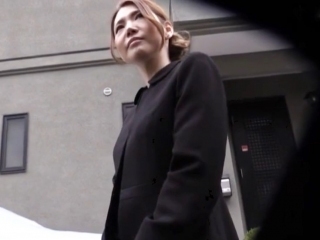 〖熟女ﾅﾝﾊﾟ〗年齢を感じさせない美しき未亡人 溜まった性欲を中出し解放